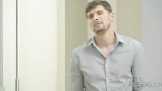 Русская шлюха сосет жопу и ебется в тугой анус с мужиком