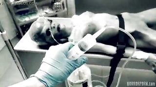 Жесткий секс с космической шлюхой на операционном столе