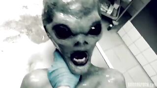 Жесткий секс с космической шлюхой на операционном столе