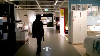 Хуесосный минет в IKEA: парень трахнул девку на покупках и она отблагодарила его своим ротиком!