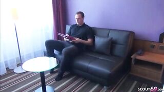 Шлюховатая падчерица трахается с отцом, чтобы не оказаться на улице
