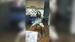 Изумительные груди у этой красотки!