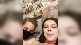 Молодые проститутки продают свои услуги за токены