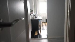 Мама мастурбирует, а я помогаю ей: семейное порно видео