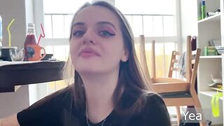Подружка получает сперму на лицо во время секса