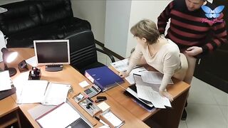 Секретарша занимается сексом с начальником