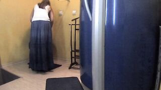 Скрытая камера в солярии: Неожиданный сюрприз для клиентки