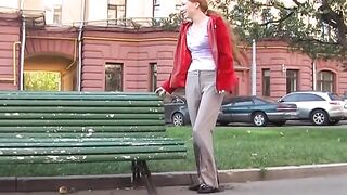 Публичная мастурбация в трусиках на городской площади