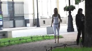 Белые штаны сучки в парке: прогулка с неожиданным окончанием
