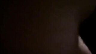 Интеррациальный секс: Черные парни трахают горячую шлюху