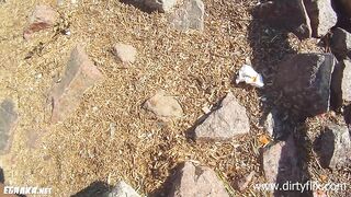 Молодой парень трахает красотку везде, путешествуя по городу