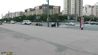 Горячая русская красотка без ограничений трахается с незнакомым партнером