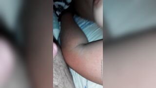 Неустоявшаяся спящая девушка и ее неугомонный член