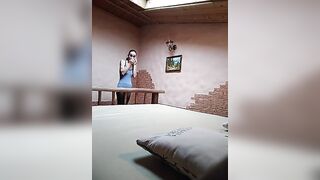 Наглая изменщица удовлетворяет похотливого мужчину в эротическом видео