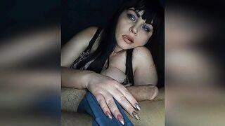 Пышная красотка взяла в рот