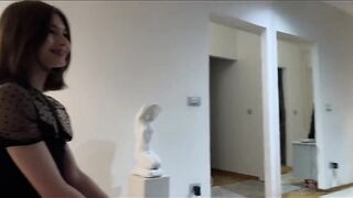 Гигантский член трахает сучку до лопания презервативов