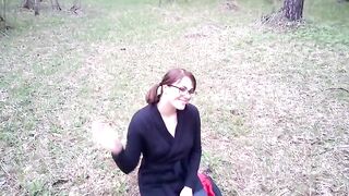 Лесной минет с глазастой красоткой: откровенное видео