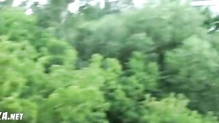 Сексуальная девушка курит и делает минет на балконе перед камерой