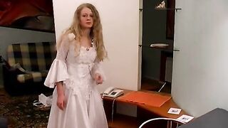 Свадебная невеста трахнута курьером с цветами