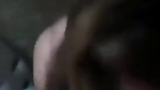 Юля с большой грудью глотает член - горячее порно видео