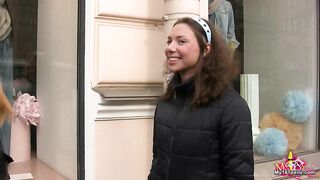 Жесткий секс молодого татуировщика с новой подружкой