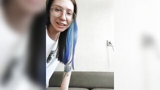Жаждущая жесткого анального секса шлюха в очках