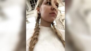 Горячая Маша с кустистой киской и вибратором в трусиках