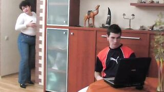 Горячая красотка с большими сиськами соблазнила парня и получила жесткий секс