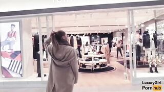Страстная брюнетка в очках наслаждается сексом с подругой