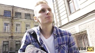 Русская мамка трахается с хитрым студентом: горячее порно видео