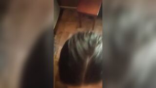 Ненасытная красотка не устает сосать член своего партнера