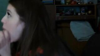 Сладкая Ева глотает член в грязном видео