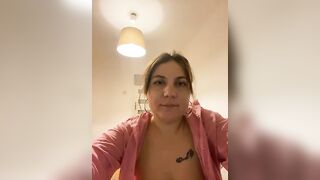 Мастурбация киски по просьбе: порно видео с блядской девушкой