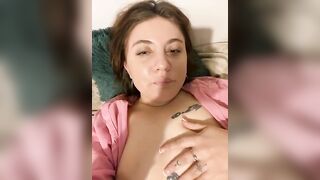 Мастурбация киски по просьбе: порно видео с блядской девушкой
