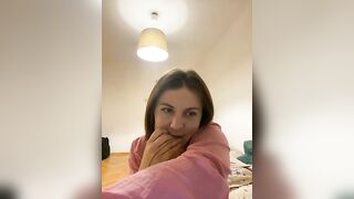 Мастурбация киски по просьбе: порно видео с блядской девушкой