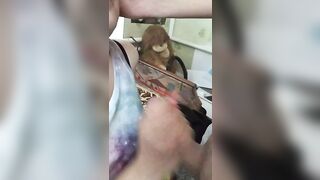 Рыжая красотка сосет член у своего парня в горячем порно видео