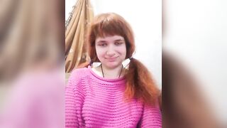 Молодая красотка с яркой прической занимается сексом как профессиональная шлюха