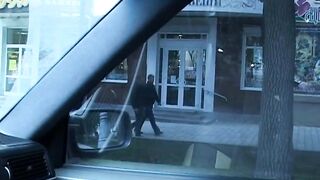 Юля и Антон - страстный оральный секс в автомобиле