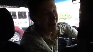 Юля и Антон - страстный оральный секс в автомобиле