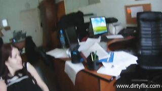 Секс на рабочем месте: Жаркий трах с подрядчиком