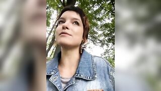 Горячая Ева трахается в парке с грубым парнем