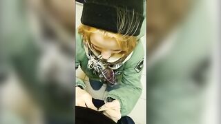 Скрытая камера: Дикая оральная сессия в туалете