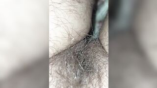 Нежная пися с пышными волосками в грязном видео