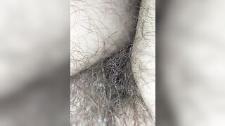 Нежная пися с пышными волосками в грязном видео