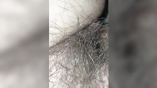 Нежная пися с пышными волосками в грязном видео