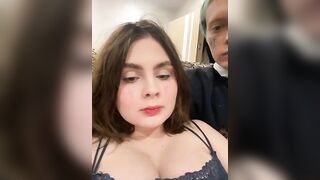 Деньги за минет: Яна умело глотает член