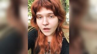 Рыжая красотка Саша занимается сексом в парке