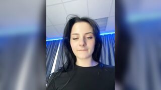 Молодые студентки играют с ловенсами в своих возбужденных промежностях