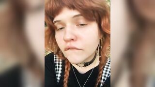 Рыжая красотка мастурбирует в прямом эфире: сексуальное шоу на камеру