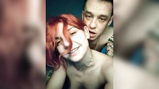 Молодая рыжая красотка в страстном объятии